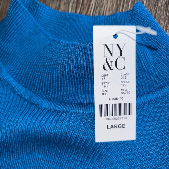 New York and company large lightweight sweater - Picture 4 of 6